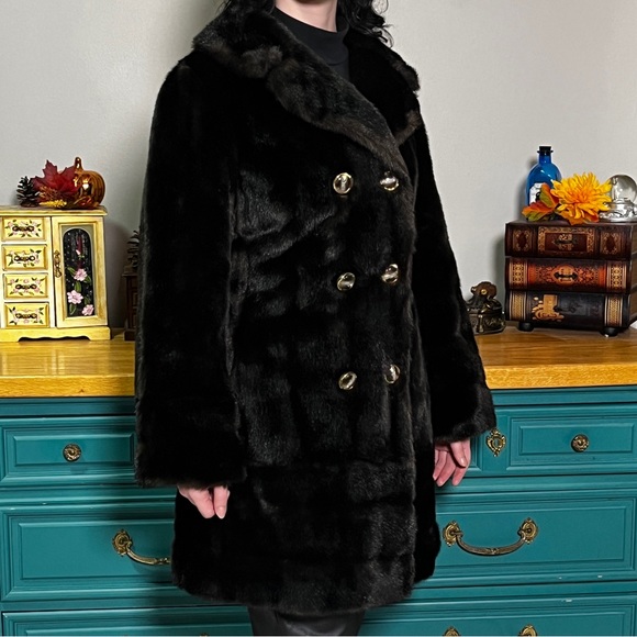 Brown faux fur coat - Picture 3 of 4